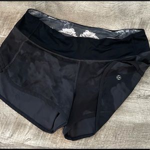Lululemon speed shorts size 6!!! 2.5in